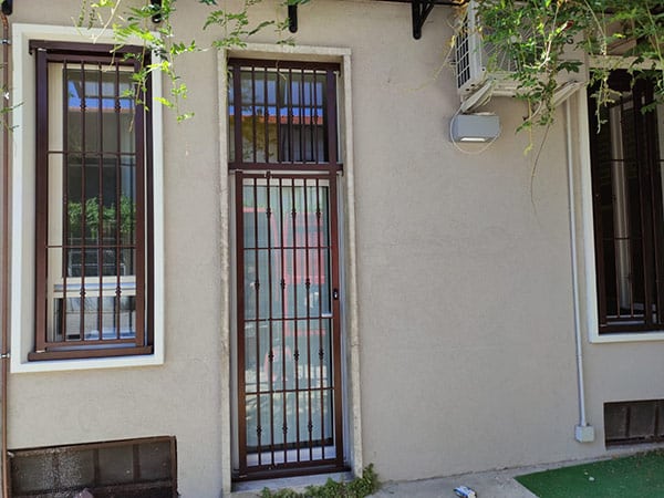 Montaggio-di-inferriate-e-carpenteria-metallica-milano